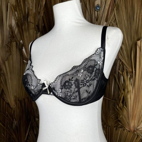 Vintage Other - Vintage Black & White Lace Bra 34C‎ Escante